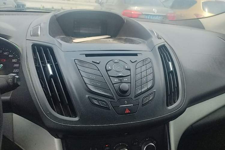 Used Ford Kuga 2013 1.6L GTDi Two-Wheel-Drive Comfort Model Audio And AC Panel