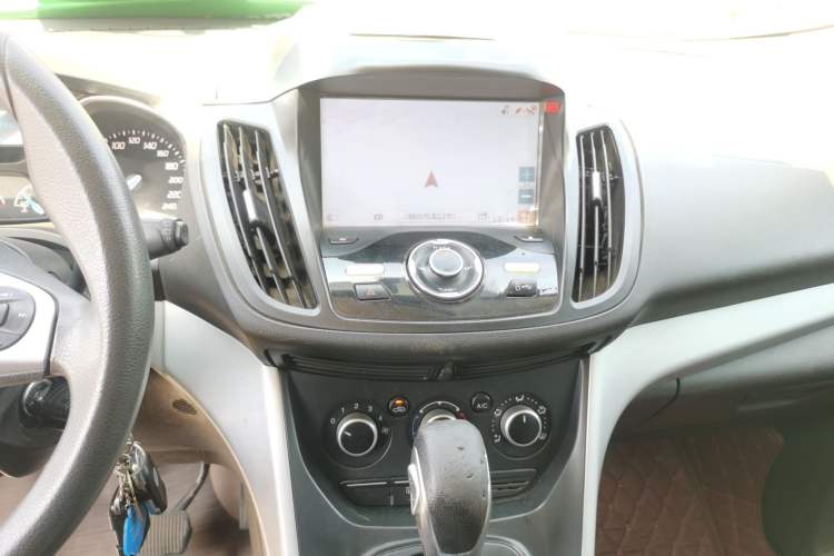 Used Ford Kuga 2013 1.6L GTDi Two-Wheel-Drive Comfort Model Audio And AC Panel