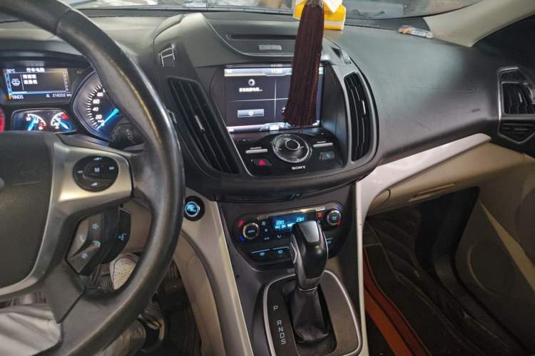 Used Ford Kuga 2013 2.0L GTDi Four-Wheel Drive Premium Model Audio And AC Panel