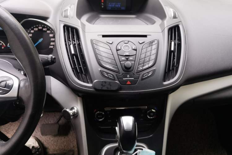 Used Ford Kuga 2013 1.6L GTDi Two-Wheel-Drive Trend Model Audio And AC Panel