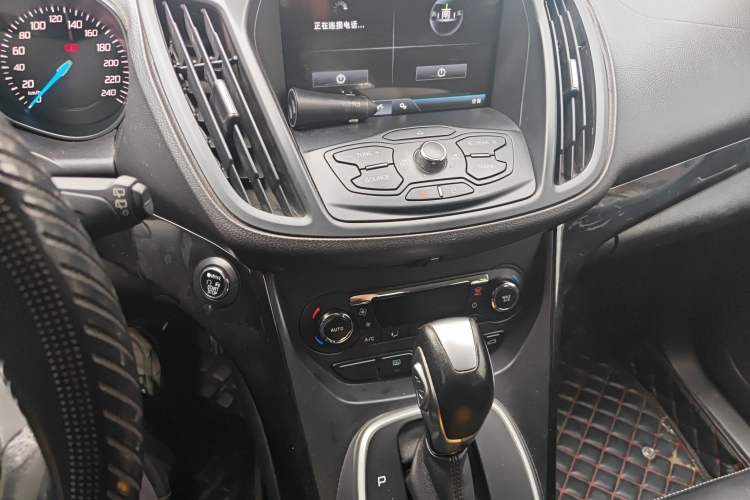 Used Ford Kuga 2013 2.0L GTDi Four-Wheel-Drive Sport Model Audio And AC Panel