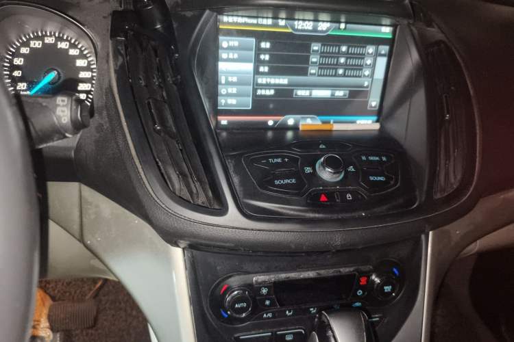 Used Ford Kuga 2013 1.6L GTDi 4x4 Elite Model Audio And AC Panel