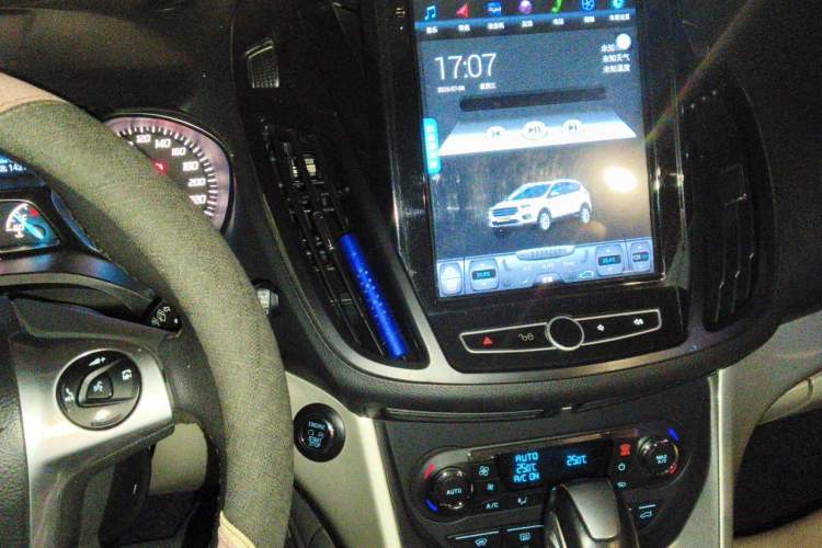 Used Ford Kuga 2013 2.0L GTDi Four-Wheel Drive Premium Model Audio And AC Panel