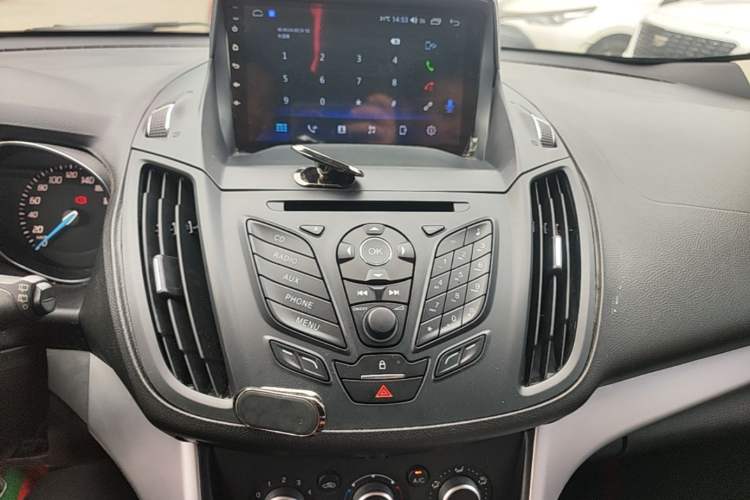 Used Ford Kuga 2013 1.6L GTDi Two-Wheel-Drive Comfort Model Audio And AC Panel