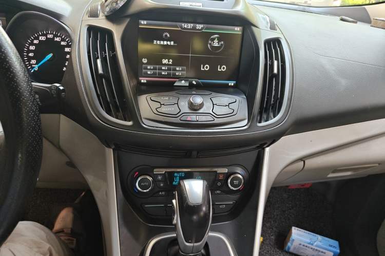Used Ford Kuga 2013 2.0L GTDi Four-Wheel-Drive Elite Model Audio And AC Panel