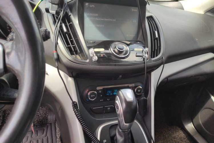 Used Ford Kuga 2013 1.6L GTDi Two-Wheel-Drive Trend Model Audio And AC Panel