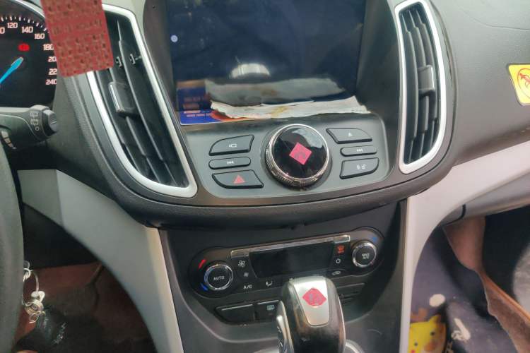 Used Ford Kuga 2013 1.6L GTDi Two-Wheel-Drive Trend Model Audio And AC Panel