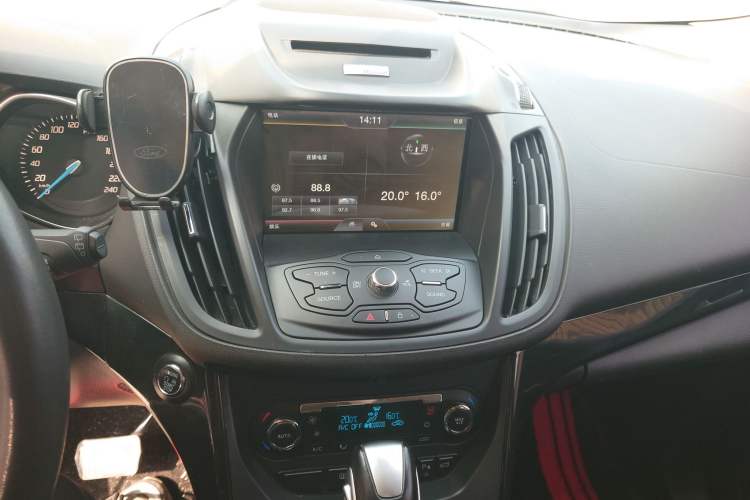 Used Ford Kuga 2013 2.0L GTDi Four-Wheel-Drive Sport Model Audio And AC Panel