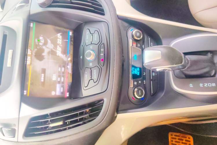 Used Ford Kuga 2013 2.0L GTDi Four-Wheel-Drive Elite Model Audio And AC Panel