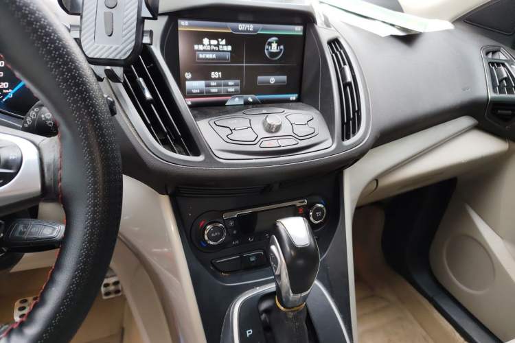 Used Ford Kuga 2013 1.6L GTDi 4x4 Elite Model Audio And AC Panel