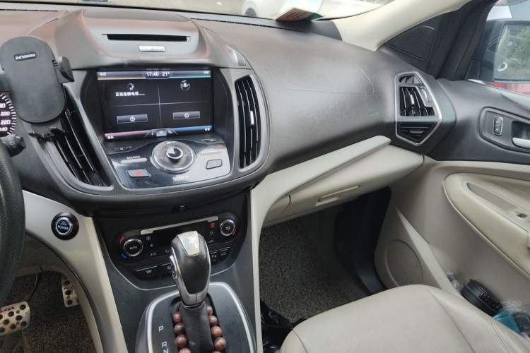 Used Ford Kuga 2013 2.0L GTDi Four-Wheel Drive Premium Model Audio And AC Panel