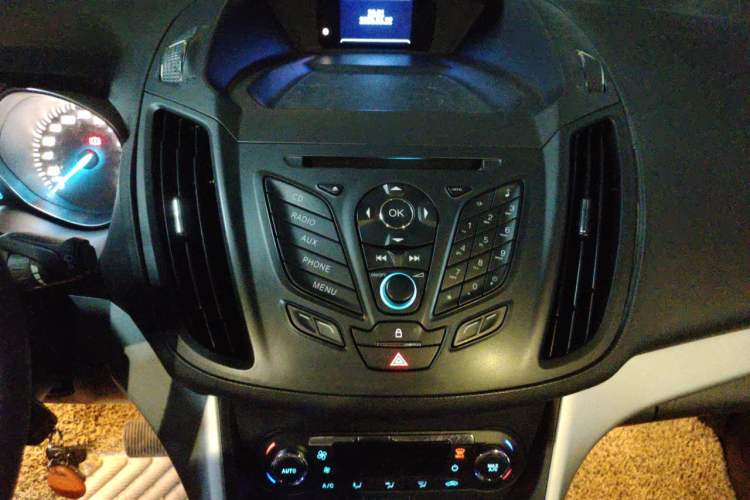 Used Ford Kuga 2013 1.6L GTDi Two-Wheel-Drive Trend Model Audio And AC Panel