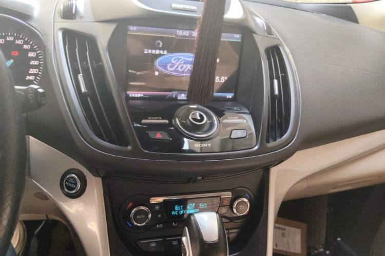 Used Ford Kuga 2013 2.0L GTDi Four-Wheel Drive Premium Model Audio And AC Panel