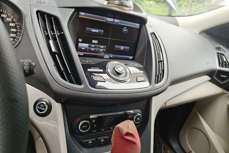 Used Ford Kuga 2013 2.0L GTDi Four-Wheel Drive Premium Model Audio And AC Panel