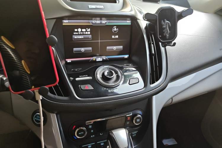 Used Ford Kuga 2013 2.0L GTDi Four-Wheel Drive Premium Model Audio And AC Panel