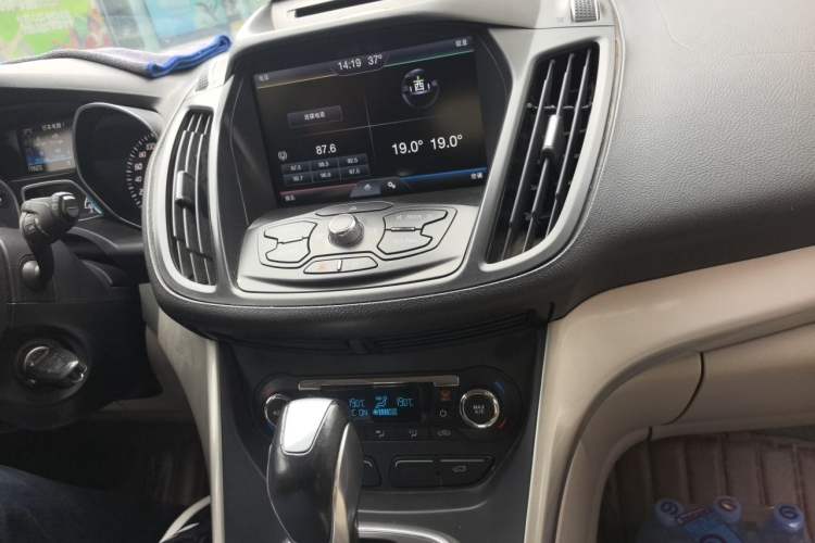 Used Ford Kuga 2013 1.6L GTDi 4x4 Elite Model Audio And AC Panel