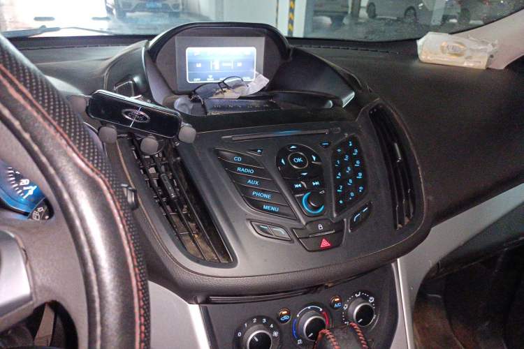 Used Ford Kuga 2013 1.6L GTDi Two-Wheel-Drive Comfort Model Audio And AC Panel