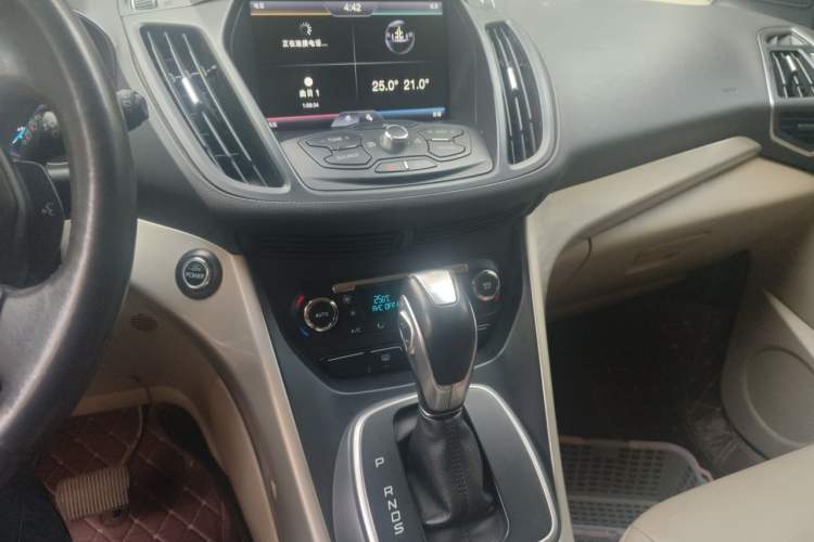 Used Ford Kuga 2013 1.6L GTDi 4x4 Elite Model Audio And AC Panel