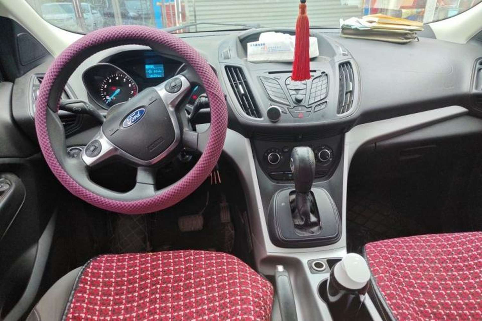 Used Ford Kuga 2013 1.6L GTDi Two-Wheel-Drive Comfort Model Center Console