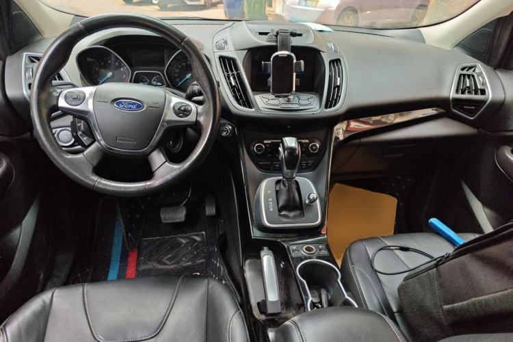 Used Ford Kuga 2013 2.0L GTDi Four-Wheel-Drive Sport Model Center Console