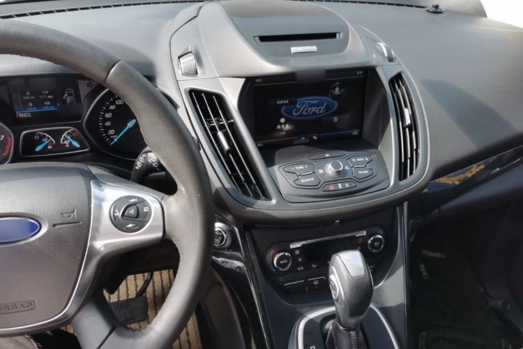 Used Ford Kuga 2013 2.0L GTDi Four-Wheel-Drive Sport Model Center Console