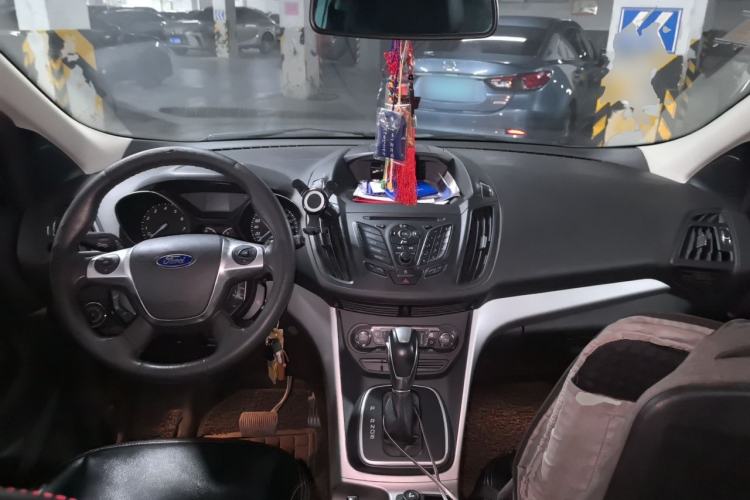 Used Ford Kuga 2013 1.6L GTDi Two-Wheel-Drive Trend Model Center Console