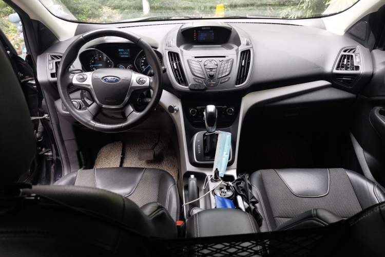 Used Ford Kuga 2013 1.6L GTDi Two-Wheel-Drive Trend Model Center Console