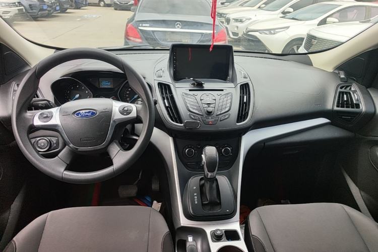 Used Ford Kuga 2013 1.6L GTDi Two-Wheel-Drive Comfort Model Center Console
