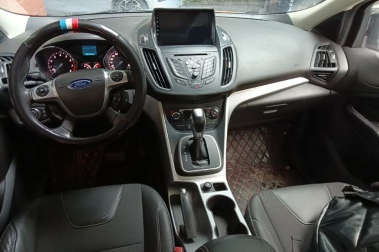 Used Ford Kuga 2013 1.6L GTDi Two-Wheel-Drive Trend Model Center Console