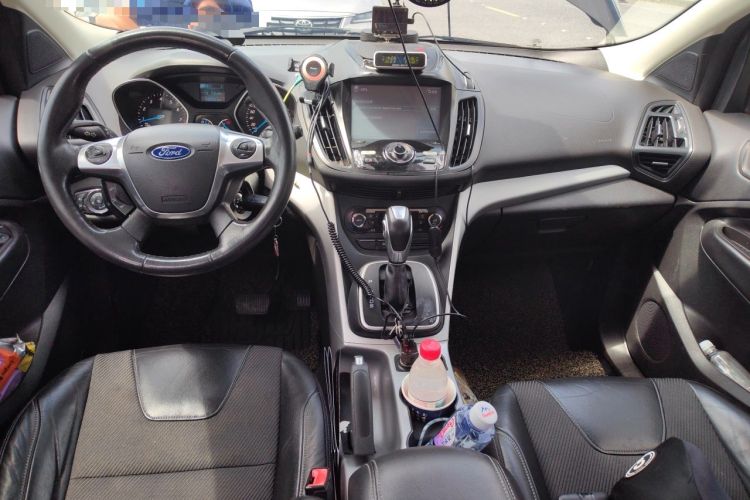 Used Ford Kuga 2013 1.6L GTDi Two-Wheel-Drive Trend Model Center Console