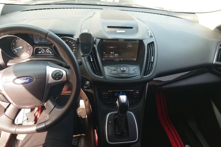 Used Ford Kuga 2013 2.0L GTDi Four-Wheel-Drive Sport Model Center Console