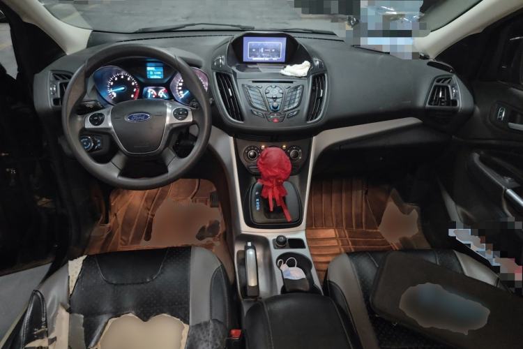 Used Ford Kuga 2013 1.6L GTDi Two-Wheel-Drive Comfort Model Center Console