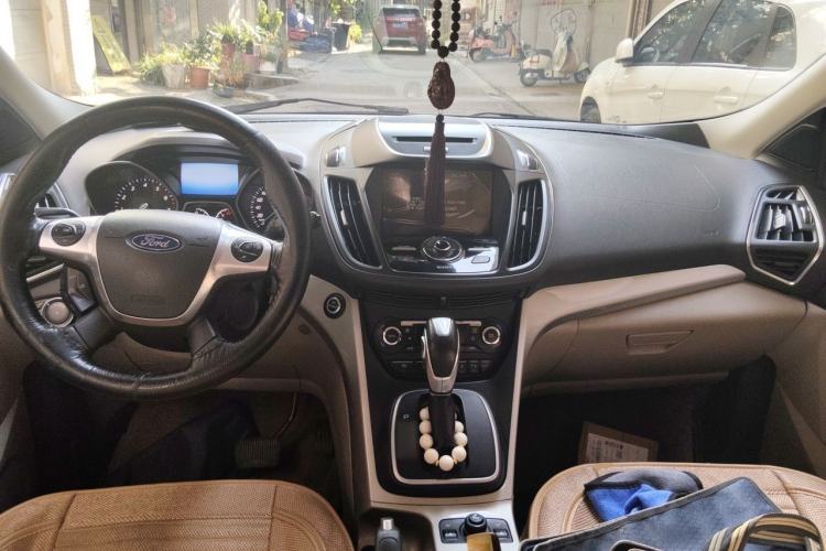 Used Ford Kuga 2013 2.0L GTDi Four-Wheel Drive Premium Model Center Console