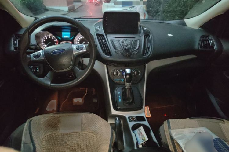 Used Ford Kuga 2013 1.6L GTDi Two-Wheel-Drive Comfort Model Center Console
