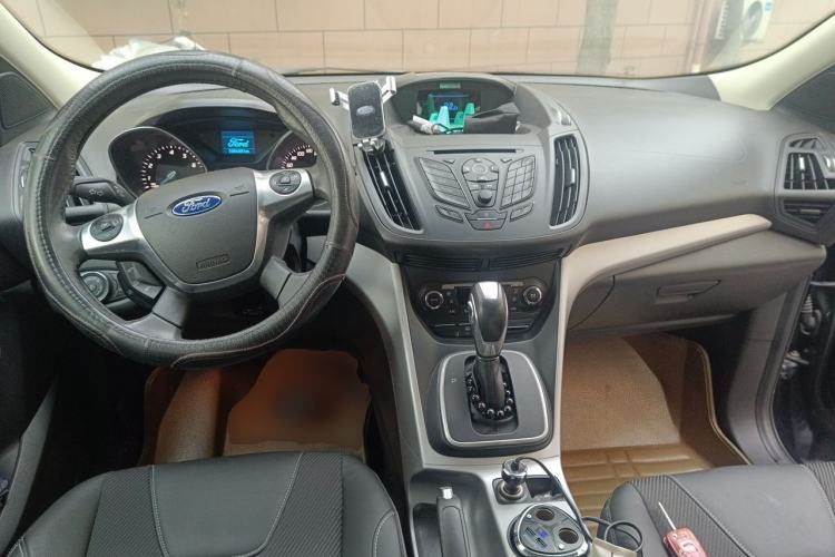 Used Ford Kuga 2013 1.6L GTDi Two-Wheel-Drive Trend Model Center Console