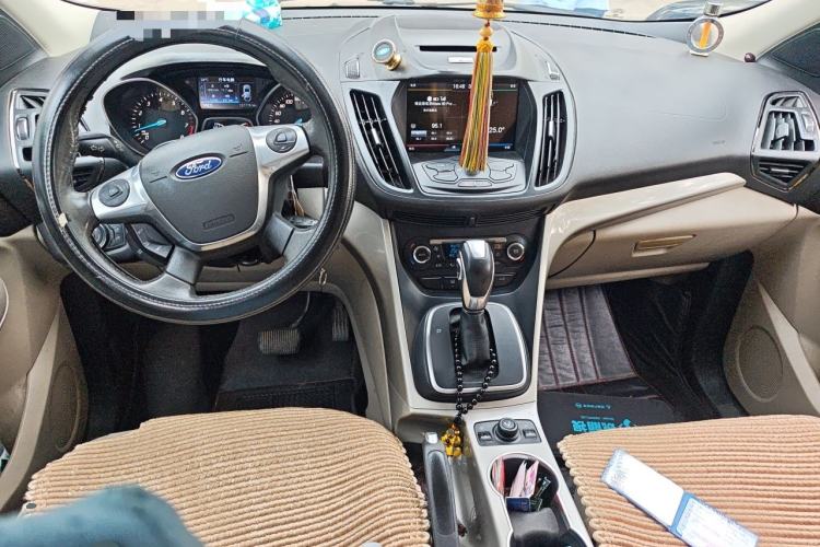 Used Ford Kuga 2013 2.0L GTDi Four-Wheel-Drive Elite Model Center Console
