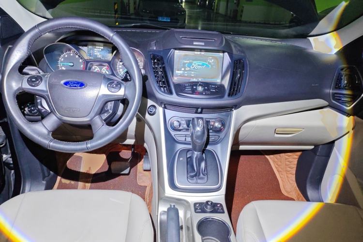 Used Ford Kuga 2013 2.0L GTDi Four-Wheel-Drive Elite Model Center Console