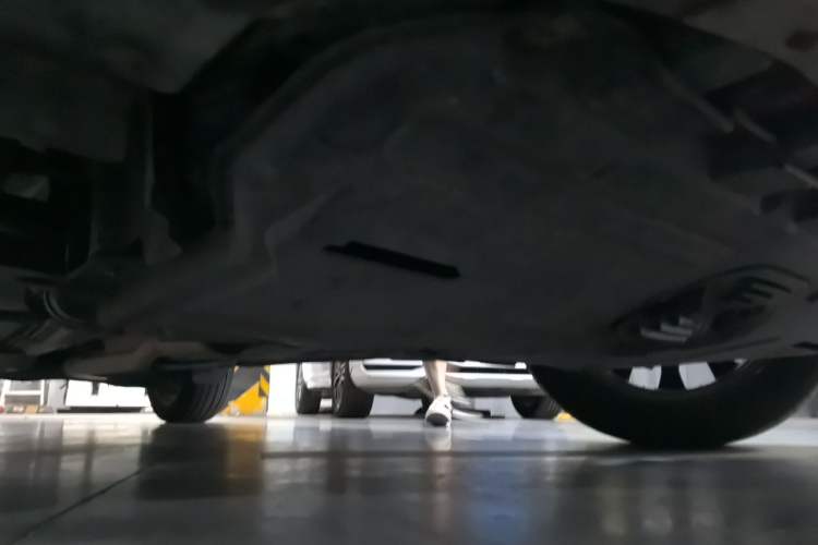 Used Ford Kuga 2013 1.6L GTDi Two-Wheel-Drive Trend Model Chassis Front Right