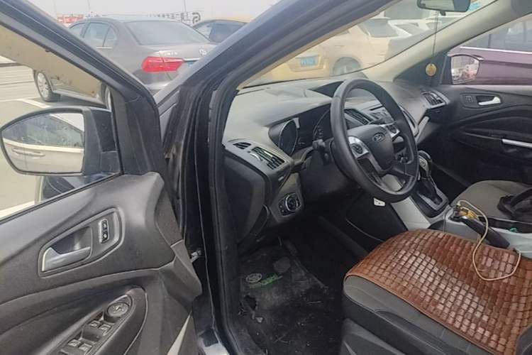 Used Ford Kuga 2013 1.6L GTDi Two-Wheel-Drive Comfort Model Driver Seat