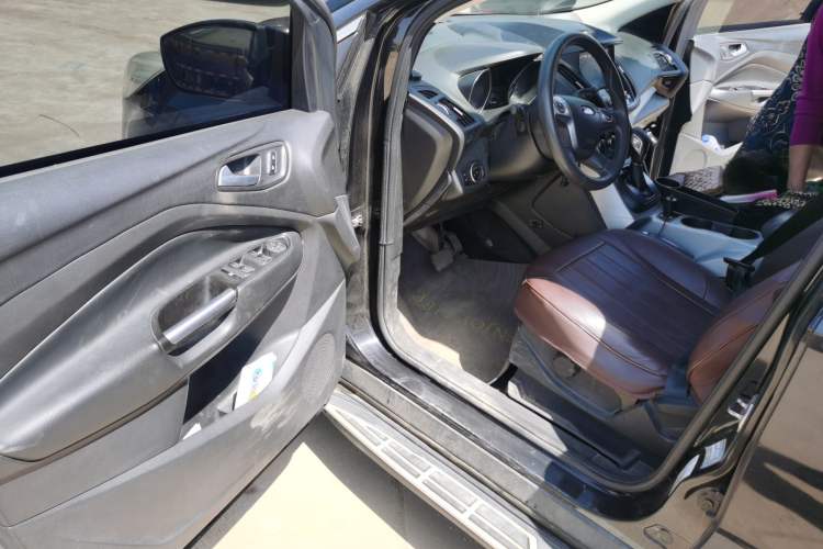 Used Ford Kuga 2013 1.6L GTDi Two-Wheel-Drive Comfort Model Driver Seat