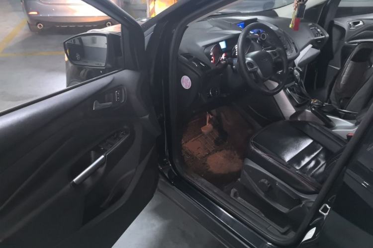 Used Ford Kuga 2013 1.6L GTDi Two-Wheel-Drive Trend Model Driver Seat