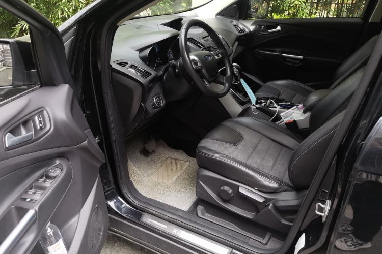 Used Ford Kuga 2013 1.6L GTDi Two-Wheel-Drive Trend Model Driver Seat