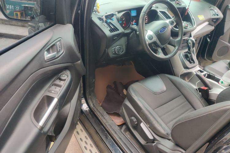 Used Ford Kuga 2013 1.6L GTDi Two-Wheel-Drive Trend Model Driver Seat