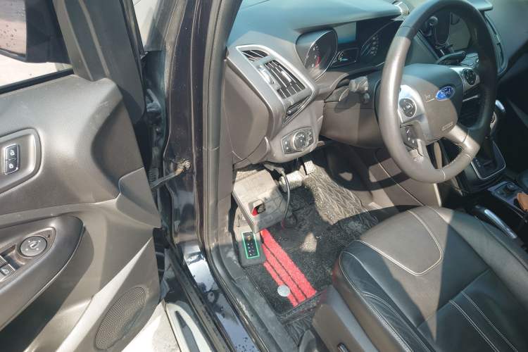 Used Ford Kuga 2013 2.0L GTDi Four-Wheel-Drive Sport Model Driver Seat