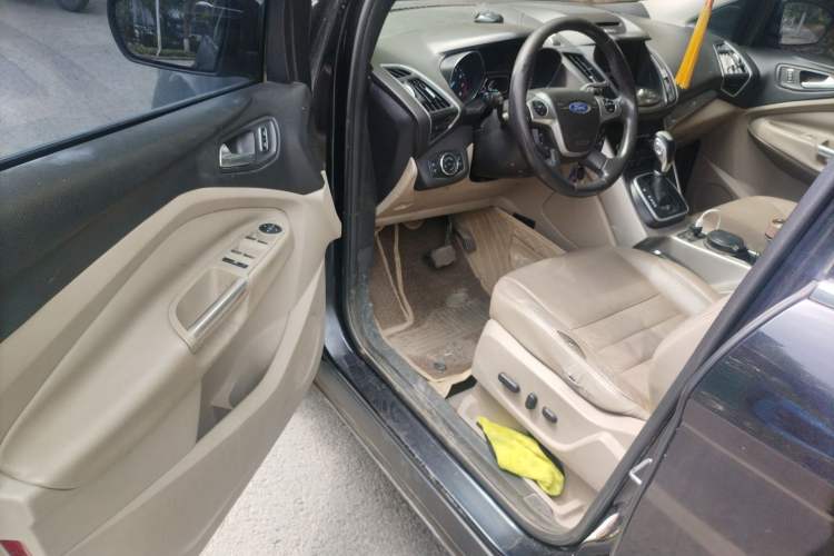 Used Ford Kuga 2013 2.0L GTDi Four-Wheel-Drive Elite Model Driver Seat
