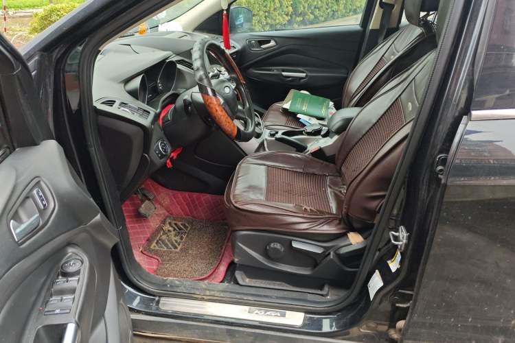 Used Ford Kuga 2013 1.6L GTDi Two-Wheel-Drive Trend Model Driver Seat