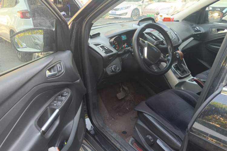 Used Ford Kuga 2013 1.6L GTDi Two-Wheel-Drive Trend Model Driver Seat