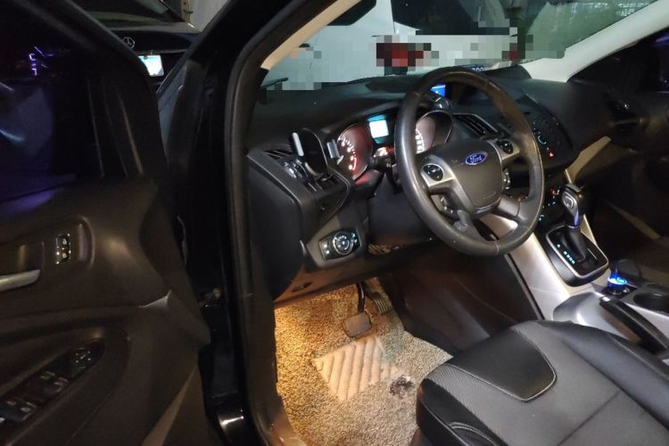 Used Ford Kuga 2013 1.6L GTDi Two-Wheel-Drive Trend Model Driver Seat