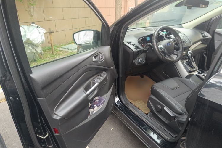 Used Ford Kuga 2013 1.6L GTDi Two-Wheel-Drive Trend Model Driver Seat