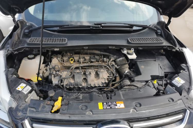 Used Ford Kuga 2013 2.0L GTDi Four-Wheel-Drive Sport Model Engine Bay